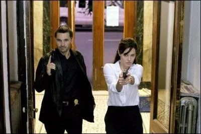 Et ici en policière ?