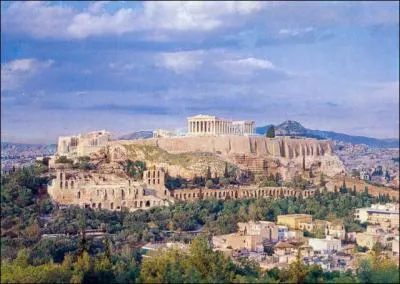 Quel golfe est situ au sud-ouest d'Athnes ?