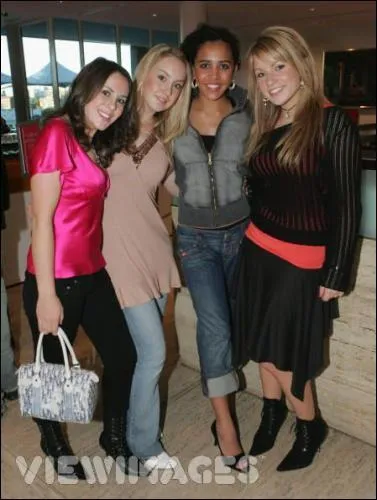 Comment s'appellent ces filles ?