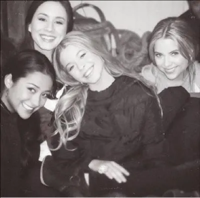 Comment s'appellent ces filles ?