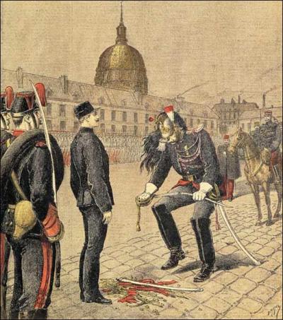 Le 1er novembre 1894, pour quel crime le capitaine Alfred Dreyfus devient-il le centre d'une affaire judiciaire rendue publique ?