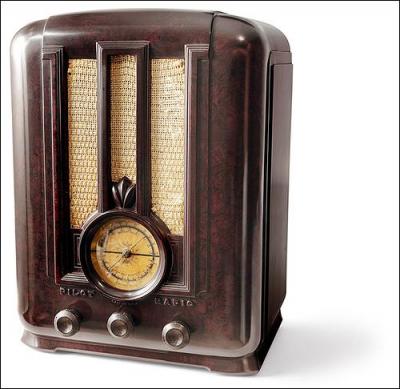 Durant l'entre-deux-guerres, la radiodiffusion se développe et devient un média extrêmement influant. En 1936, quel pourcentage des foyers français possède t-il un poste de radiodiffusion ?