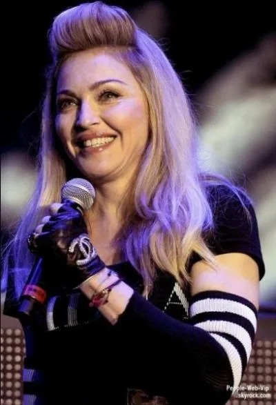 Et pourtant, ce n'est pas avec lui qu'elle se marie mais avec le britannique :