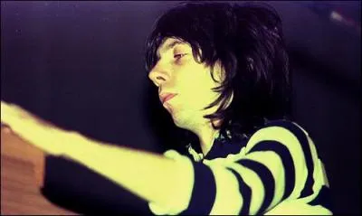 Claviriste d'un groupe rock progressif qui vit passer, entre autres, Mel Collins. Il est mort  Malibu le 22 janvier 2002. Peut-tre fumait-t-il des Camel ?