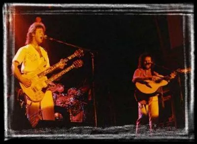 Mort le 20 novembre 2012, il faisait partie d'un groupe dont le nom ambitieux se rclamait de la Renaissance. Brillant guitariste acoustique et compositeur influenc par les musiciens russes. Mort d'une hmorragie crbrale  la veille d'une tourne :