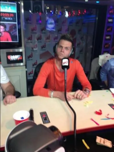 (Elle nie l'vidence) La boule au ventre, il ...