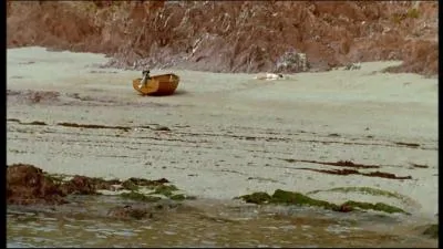  qui appartient la pipe retrouve sur la plage ?