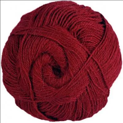 De quelle couleur est la pelote de laine qui donne un indice  Poirot ?