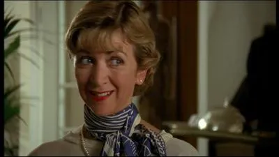 Comment s'appelle la boutique de mode de Miss Darnley ?