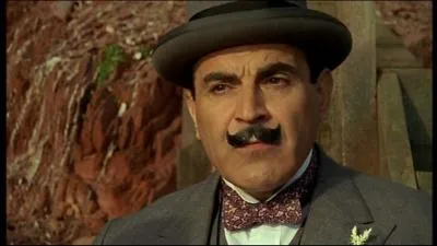 Qui mne l'enqute aux cts de Poirot ?