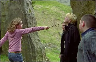 Pourquoi Hermione frappe-t-elle Drago Malefoy ?