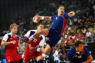 Combien de joueurs y a-t-il dans une quipe de handball ?