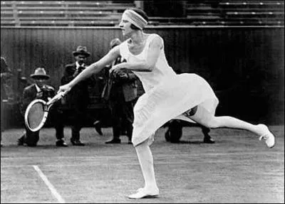 Suzanne Lenglen, 6 fois gagnante, a perdu  Wimbledon :