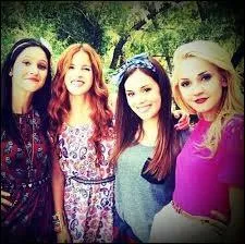 Qui est la meilleure amie de Violetta dans la vraie vie ?