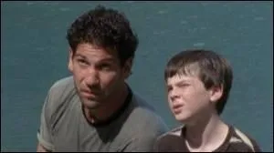 Qu'essayent d'attraper Shane et Carl ?