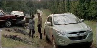 Dans quel btiment gouvernemental se rend le groupe de survivants  la fin de la saison 1 ?