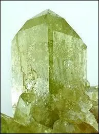 La deuxime peut tre de couleur jaune, jaune-vert ou vert-pomme et ressemble  la topaze :