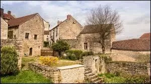 Nous visitons la commune de Flavigny-sur-Ozerain (Cte-d'Or), classe parmi les Plus Beaux Villages de France. Nous sommes en rgion ...