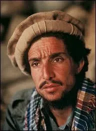 Septembre : Le commandant Massoud a combattu presque toute sa vie en Afghanistan. Où est-il mort le 9 / 09 / 2001 et quelle fut la cause de son décès ?