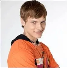 Qui est ce garon tranger ?