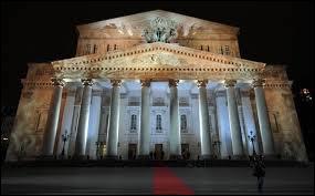 Entrons dans la danse. Le Bolcho, situ  Moscou, est le thtre le plus clbre de Russie, voire du monde. Y sont reprsents des ballets et des opras. Ce mot  bolcho  ...