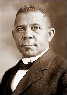 Le 16 octobre, 40 ans aprs l'abolition de l'esclavage, les Etats du sud des Etats-Unis sont sous le choc : un homme noir met les pieds  la Maison-Blanche ! Il s'agit de l'ducateur Booker T. Washington, qui est invit  un dner par le prsident en personne :