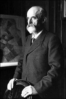 Le 30 septembre, Louis Lpine, prfet de Paris, lance un nouveau concours qui rcompense les crations les plus originales et les plus ingnieuses. A la base,  quel genre de fabricants est destin ce concours ?