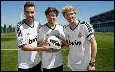 Pour quelle quipe Louis a-t-il fait un match de charit ?