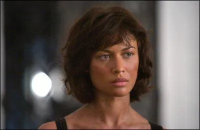 Comment s'appelle l'actrice qui joue Camille dans  Quantum of Solace  ?