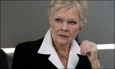 Comment s'appelle l'actrice qui joue M ?