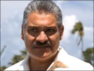 Dans  Quantum of Solace , comment s'appelle le gnral qui va signer avec Greene ?