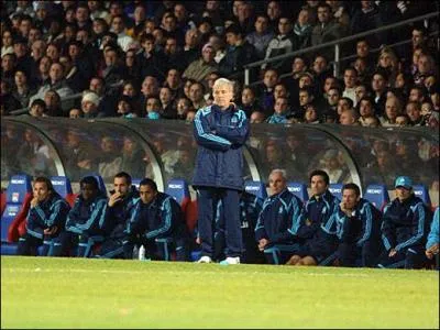 Quel entraineur est sur la photo ?