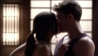 Comment s'appelle le nouveau garon que frquente Aria ?