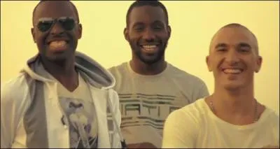 Qui chante  Loin des ennuis  ?