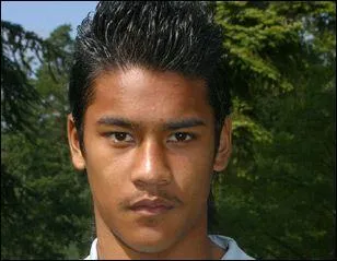 Quel est ce joueur de foot ?