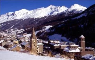 Laquelle de ces stations de sports d'hiver ne fait pas partie des  Alpes du Sud  ?
