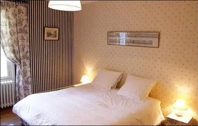 Comment est-il conseill, selon les  vieux trucs de grand-mre  d'orienter son lit pour avoir un sommeil bnfique ?