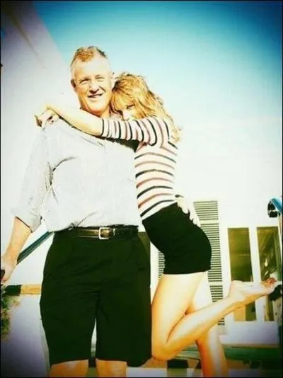 Comment s'appelle le pre de Taylor ?