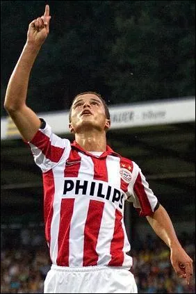 Afelay a 2 nationalits, hollandais et .......