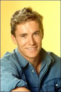 Que fait t-il au pin creux ?