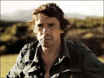 Il est enterr aux Marquises,  ct d'un grand chanteur mort 75 ans aprs lui. Qui ?