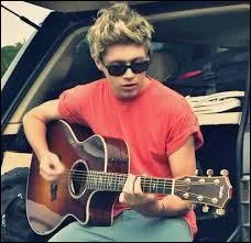 Il est le seul dans le groupe  tre ... ?