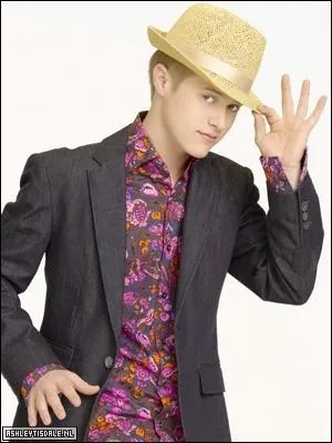 Comment s'appelle Lucas Gabreel dans la srie ?