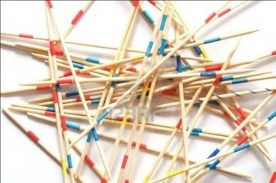 C'est un jeu essentiellement d'adresse, o l'on doit faire preuve d'habilet avec ses doigts et tre le dernier  faire tomber des baguettes en bois, c'est...