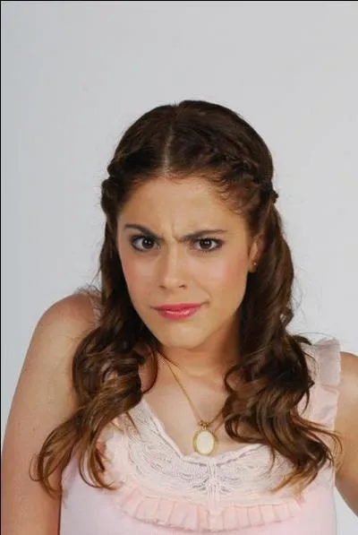 Qui lui fait dcouvrir que Angie est sa tante ?