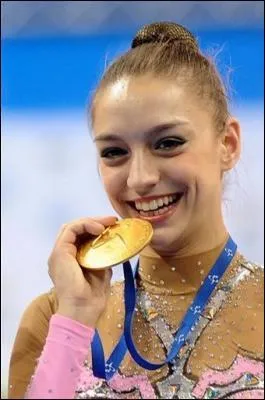 Combien a-t-elle gagn de mdailles d'or au championnat du monde en 2009 et en 2011 ?