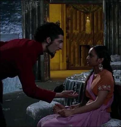 Dans le film, lors du bal, Parvati se fait inviter par un élève de Durmstrang. Dans le livre ...