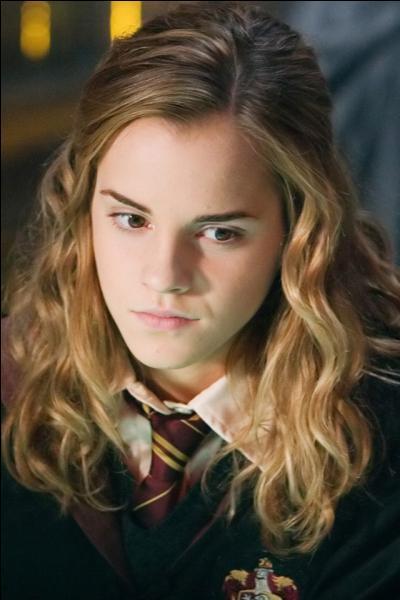 Comment s'appelle l'association qu'Hermione crée dans le livre et dont on n'entend pas parler dans le film ?