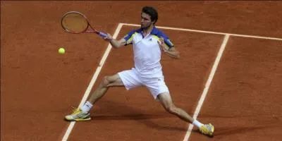 Malgr un jeu atypique, Gilles Simon a battu,  au moins une reprise, tous les joueurs ayant atteint le top 3 qu'il a rencontrs. Cette proposition est...