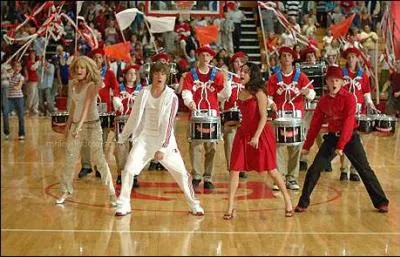 Qui chante  We're All in This Together  ?